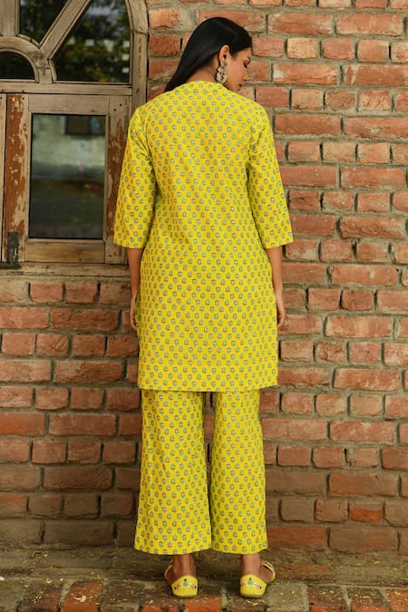 Shop NUHH Green Cotton Embroidery Keyhole Neck Joy Of The Sun Printed Kurta Pant Set at Aza Fashions Shop_NUHH_Green Cotton Embroidery Keyhole Neck Joy Of The Sun Printed Kurta Pant Set _at_Aza_Fashions