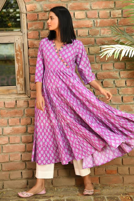 Buy_NUHH_Pink Cotton Mirrors V-neck Floral Bloom Tiered Kurta Pant Set _Online_at_Aza_Fashions