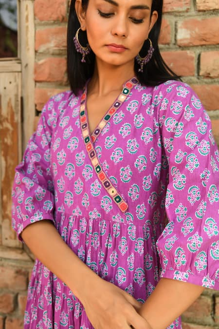 Shop_NUHH_Pink Cotton Mirrors V-neck Floral Bloom Tiered Kurta Pant Set _Online_at_Aza_Fashions