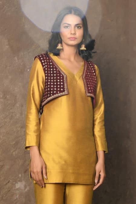 Buy NUHH Gold Velvet, Silk Sequins, Embroidery Open Neck, Floral Jacket Kurta Set Online at Aza Fashions Buy_NUHH_Gold Velvet, Silk Sequins, Embroidery Open Neck, Floral Jacket Kurta Set _Online_at_Aza_Fashions