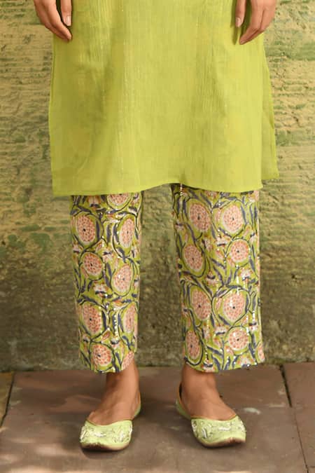 NUHH_Green Cotton Embroidery Round Neck Aam Panna Floral Pattern Kurta Pant Set _Online_at_Aza_Fashions