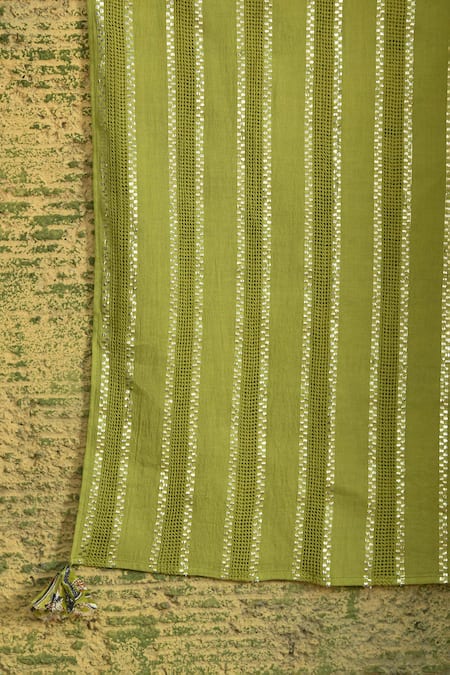 NUHH_Green Cotton Embroidery Round Neck Aam Panna Floral Pattern Kurta Pant Set _at_Aza_Fashions