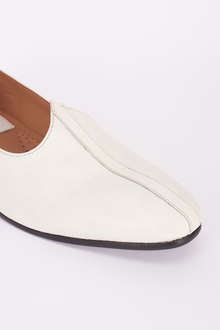 Buy Bubber Couture White Classic Leather Mojdi Online at Aza Fashions Buy_Bubber Couture_White Classic Leather Mojdi _Online_at_Aza_Fashions