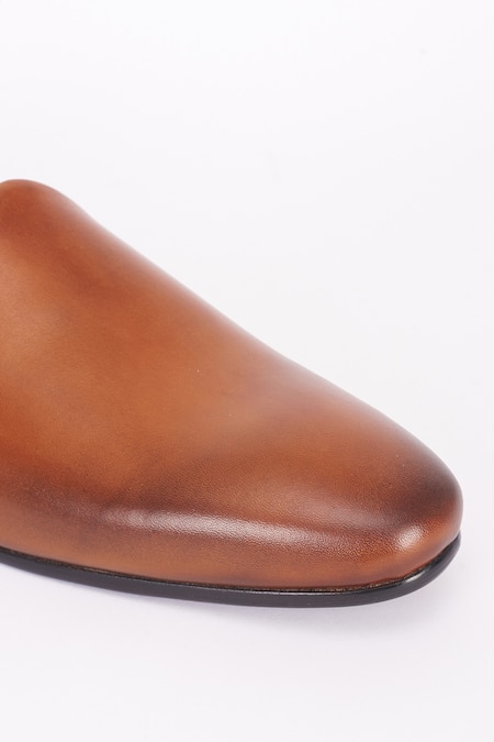 Buy Bubber Couture Brown Classic Leather Mojdi Online at Aza Fashions Buy_Bubber Couture_Brown Classic Leather Mojdi _Online_at_Aza_Fashions