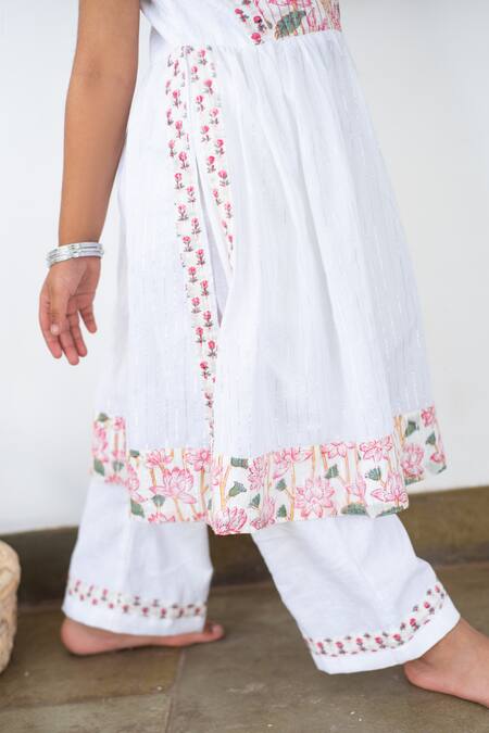 Plumcheeks_White Cotton Hand Block Print Lotus Kurta With Pant_at_Aza_Fashions