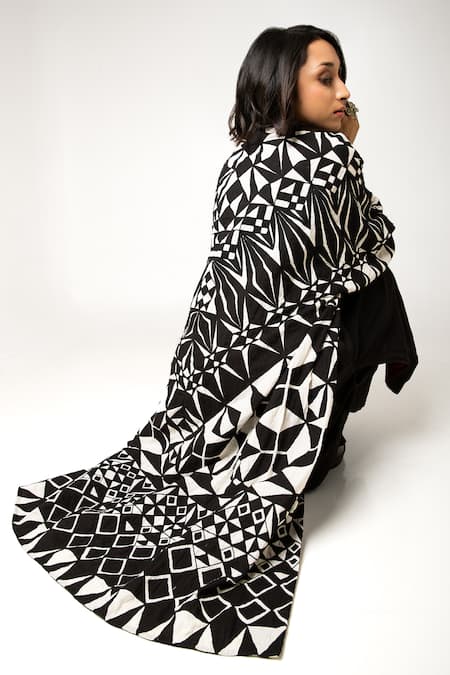 Buy KA-Sha Black Cotton Geometric Open Asha Pattern Jacket Online at Aza Fashions Buy_KA-Sha_Black Cotton Geometric Open Asha Pattern Jacket _Online_at_Aza_Fashions