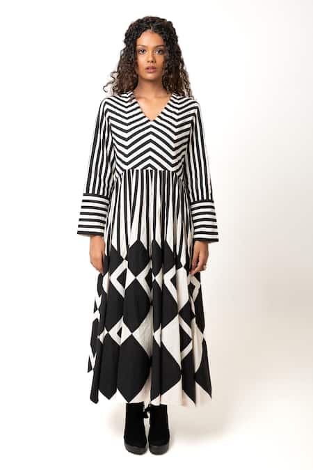 KA-Sha Black Cotton V-neck Zebra Stripe Pattern Midi Dress