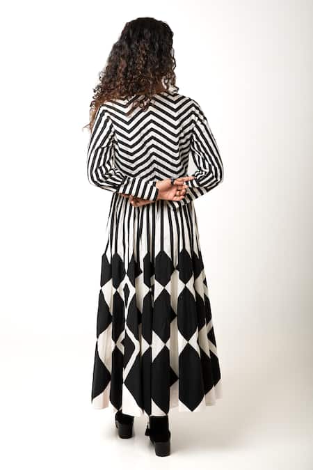 Shop KA-Sha Black Cotton V-neck Zebra Stripe Pattern Midi Dress at Aza Fashions Shop_KA-Sha_Black Cotton V-neck Zebra Stripe Pattern Midi Dress _at_Aza_Fashions