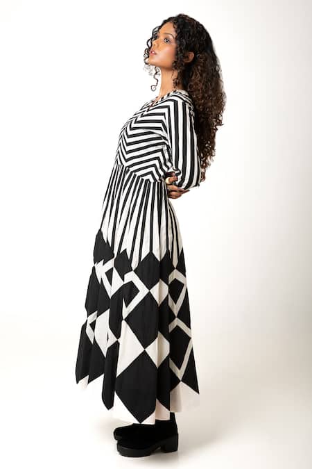 KA-Sha Black Cotton V-neck Zebra Stripe Pattern Midi Dress Online at Aza Fashions KA-Sha_Black Cotton V-neck Zebra Stripe Pattern Midi Dress _Online_at_Aza_Fashions