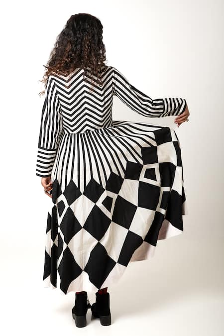 Buy KA-Sha Black Cotton V-neck Zebra Stripe Pattern Midi Dress Online at Aza Fashions Buy_KA-Sha_Black Cotton V-neck Zebra Stripe Pattern Midi Dress _Online_at_Aza_Fashions