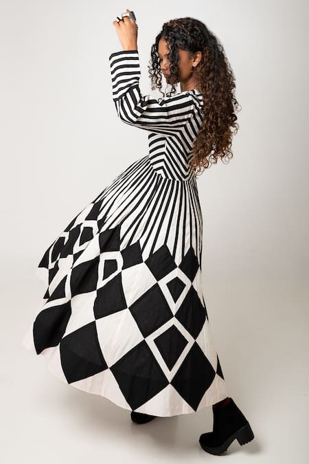 KA-Sha Black Cotton V-neck Zebra Stripe Pattern Midi Dress at Aza Fashions KA-Sha_Black Cotton V-neck Zebra Stripe Pattern Midi Dress _at_Aza_Fashions