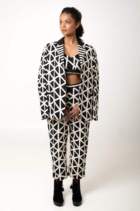 Shop KA-Sha Black Cotton Applique Sweetheart Neck Lolo Embroidered Bustier Top at Aza Fashions Shop_KA-Sha_Black Cotton Applique Sweetheart Neck Lolo Embroidered Bustier Top _at_Aza_Fashions