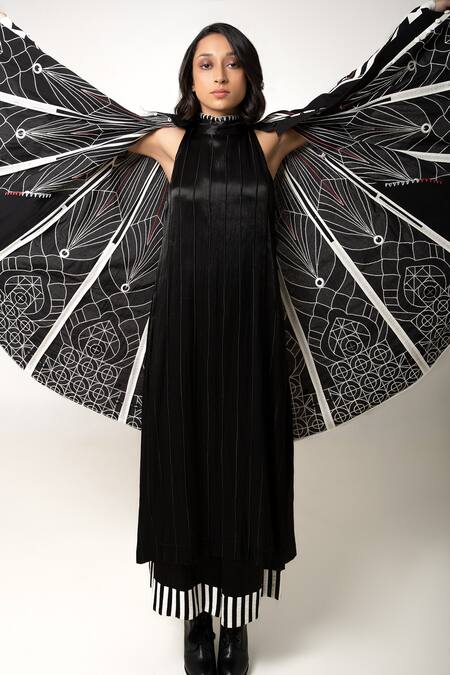 KA-Sha Black Cotton Embroidered Applique Front Open Panda Reversible Overlay Online at Aza Fashions KA-Sha_Black Cotton Embroidered Applique Front Open Panda Reversible Overlay _Online_at_Aza_Fashions