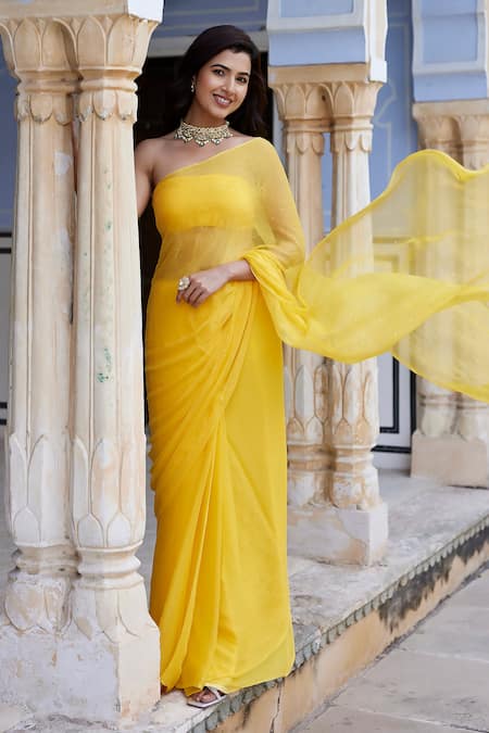 45 Latest Plain saree with Designer Blouse Ideas || Glam up your Plain saree  looks | Saree look, Yellow saree, Saree blouse designs