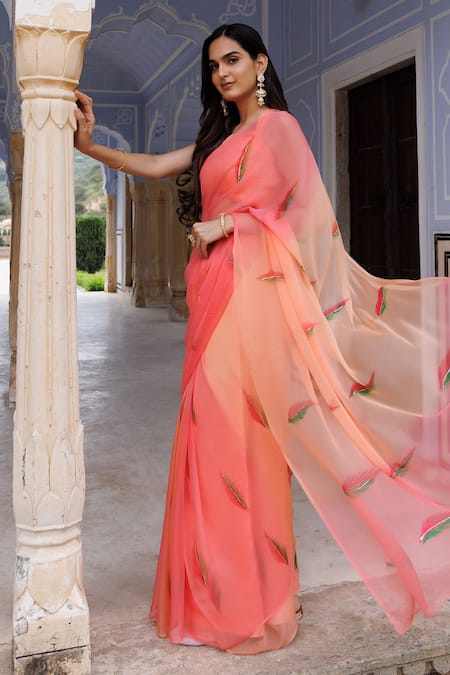 Geroo Jaipur_Peach Chiffon, Jacquard Floral Pattern Saree With Unstitched Blouse Fabric _Online_at_Aza_Fashions