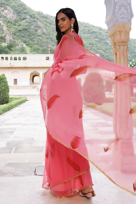 Geroo Jaipur Shaded Hand-Painted Saree With Unstitched Blouse Fabric 