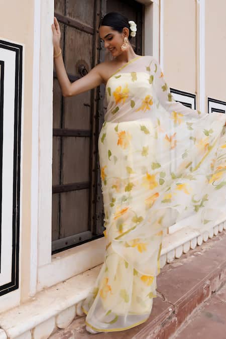 Geroo Jaipur_Yellow Chiffon, Jacquard Floral Pattern Zari Work With Unstitched Blouse Fabric _Online_at_Aza_Fashions
