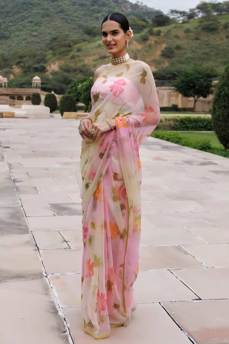 Geroo Jaipur_White Chiffon, Jacquard Floral Pattern Saree With Unstitched Blouse Fabric _Online_at_Aza_Fashions