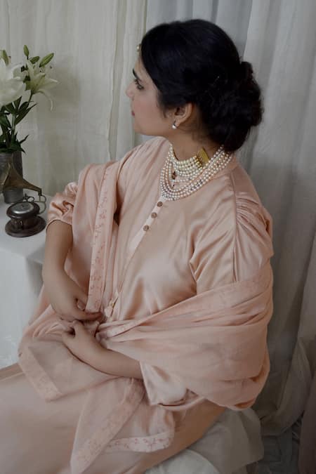 Ahmev Peach Modal, Silk Bandeau Neck Classy Hand Block Printed Kurta Set Online at Aza Fashions Ahmev_Peach Modal, Silk Bandeau Neck Classy Hand Block Printed Kurta Set _Online_at_Aza_Fashions