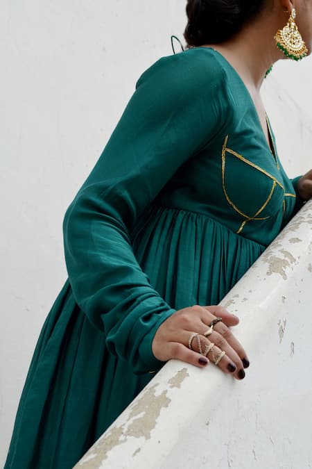 Buy_Ahmev_Green Chanderi Lace, Tassels V-neck Avni Border Embellished Anarkali Set _Online_at_Aza_Fashions