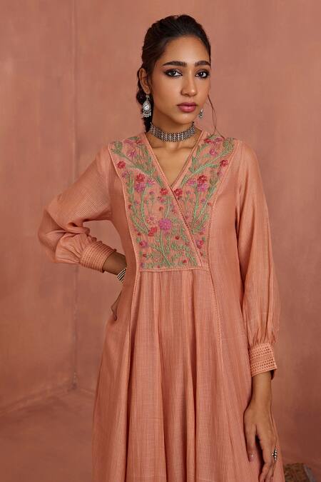 Kritika Dawar_Pink Chanderi, Cotton Embroidery V-neck Hand Tunic Set _Online_at_Aza_Fashions