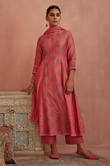 Kritika Dawar Coral Chanderi Embroidered Thread Round A-line Kurta Pant Set 