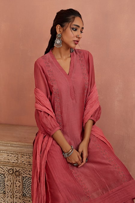 Kritika Dawar Coral Chanderi, Cotton, Silk Embroidery V-neck Work Kurta Pant Set Online at Aza Fashions Kritika Dawar_Coral Chanderi, Cotton, Silk Embroidery V-neck Work Kurta Pant Set _Online_at_Aza_Fashions