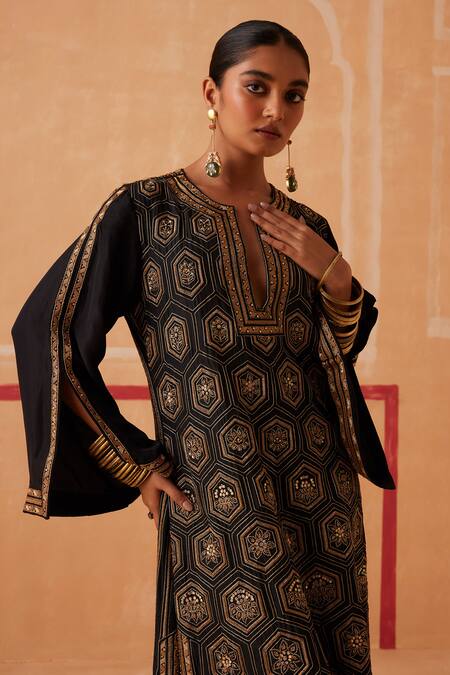 Buy_Sureena Chowdhri_Black Muslin Hand Embroidery Hexagon Notched V Neck Durga Kaftan_Online_at_Aza_Fashions