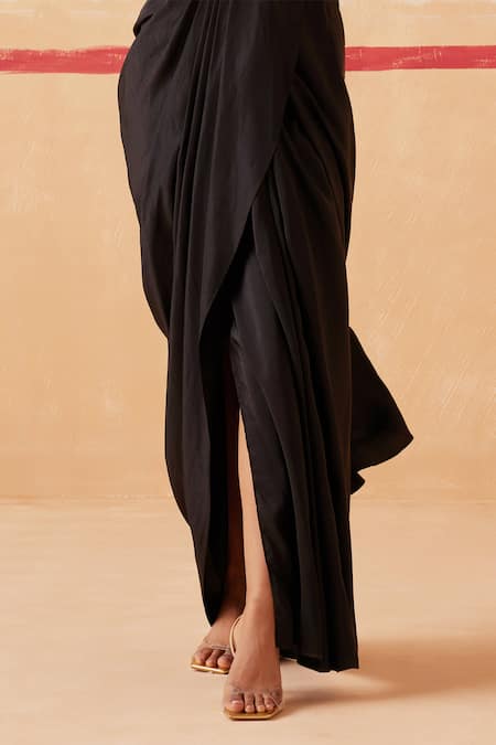 Buy_Sureena Chowdhri_Black Habutai Silk Plain Sweetheart Neck Shakti Pre-draped Saree With Blouse_Online_at_Aza_Fashions