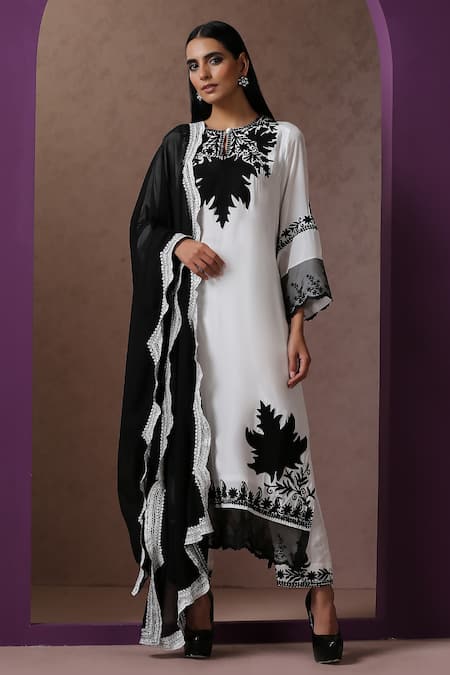 Wazir C Kashmiri Aari Embroidered Kurta Set 