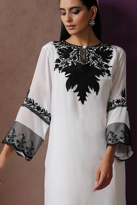 Wazir C_White Crepe, Georgette, Cotton Embroidery Round Neck Kashmiri Aari Kurta Set _at_Aza_Fashions