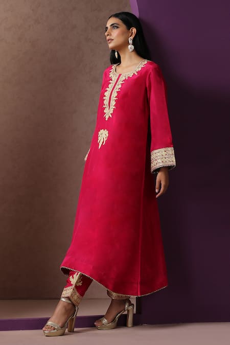 Buy_Wazir C_Pink Silk Embroidery Round Neck Kashmiri Tilla Kurta With Salwar _Online_at_Aza_Fashions