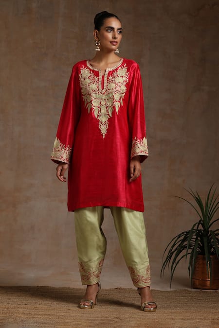Buy_Wazir C_Red Silk, Organza, Cotton Embroidery Round Neck Kashmiri Work Kurta Pant Set _Online_at_Aza_Fashions