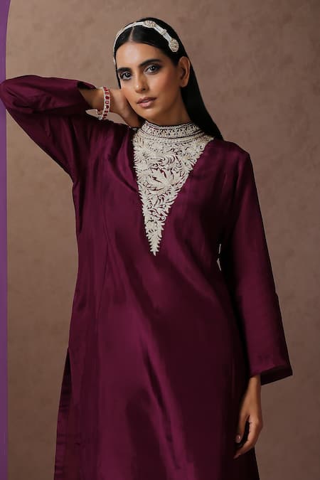 Wazir C_Maroon Silk, Cotton Embroidery Round Neck Yoke Kurta And Pant Set _at_Aza_Fashions