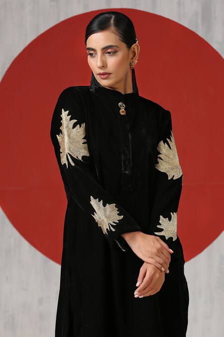 Wazir C_Black Velvet Tassels, Embroidery Turtle Neck Placement Kurta And Pant Set _at_Aza_Fashions