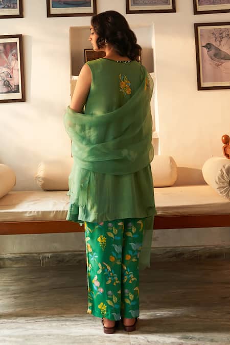 Shop Label Earthen Green Cotton, Maheshwari, Chiffon Sequins, Sringar Floral Applique Kurta Set at Aza Fashions Shop_Label Earthen_Green Cotton, Maheshwari, Chiffon Sequins, Sringar Floral Applique Kurta Set _at_Aza_Fashions