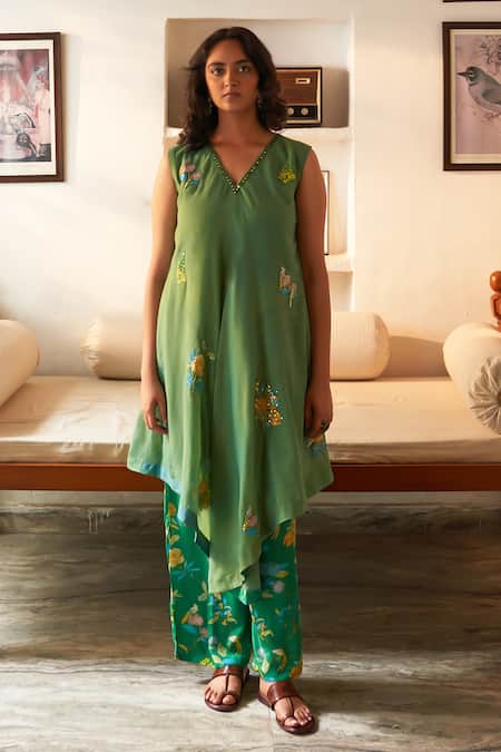 Label Earthen Green Cotton, Maheshwari, Chiffon Sequins, Sringar Floral Applique Kurta Set Online at Aza Fashions Label Earthen_Green Cotton, Maheshwari, Chiffon Sequins, Sringar Floral Applique Kurta Set _Online_at_Aza_Fashions