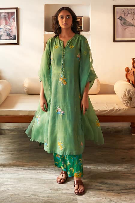 Your guide to wearing the sexy kurta this wedding season | Vogue India