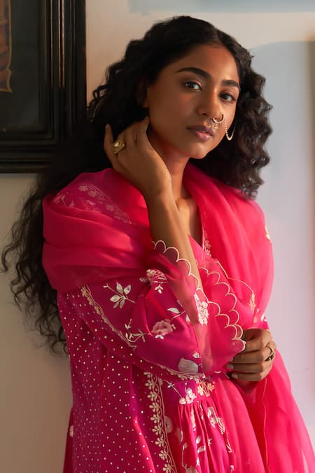 Label Earthen Pink Cotton, Maheshwari, Chiffon Embroidery Gulab Chameli Foil Printed Kurta Set Online at Aza Fashions Label Earthen_Pink Cotton, Maheshwari, Chiffon Embroidery Gulab Chameli Foil Printed Kurta Set _Online_at_Aza_Fashions