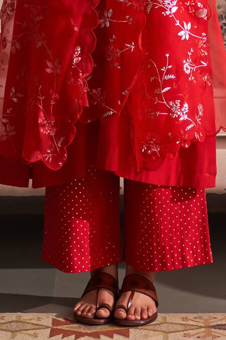 Buy_Label Earthen_Red Cotton, Maheshwari, Chiffon Embroidery Laal Guchha Sitara Floral Kurta Set _Online_at_Aza_Fashions