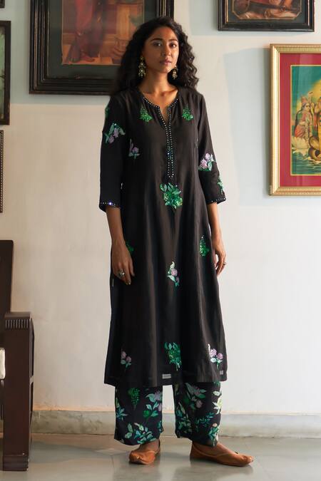 Label Earthen Black Cotton, Maheshwari, Chiffon Embroidery, Sequins Split Sanjh Kurta Set Online at Aza Fashions Label Earthen_Black Cotton, Maheshwari, Chiffon Embroidery, Sequins Split Sanjh Kurta Set _Online_at_Aza_Fashions