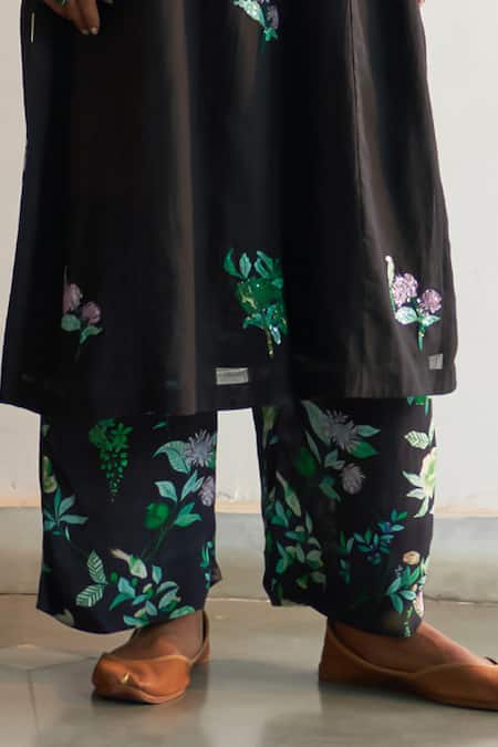 Buy Label Earthen Black Cotton, Maheshwari, Chiffon Embroidery, Sequins Split Sanjh Kurta Set Online at Aza Fashions Buy_Label Earthen_Black Cotton, Maheshwari, Chiffon Embroidery, Sequins Split Sanjh Kurta Set _Online_at_Aza_Fashions