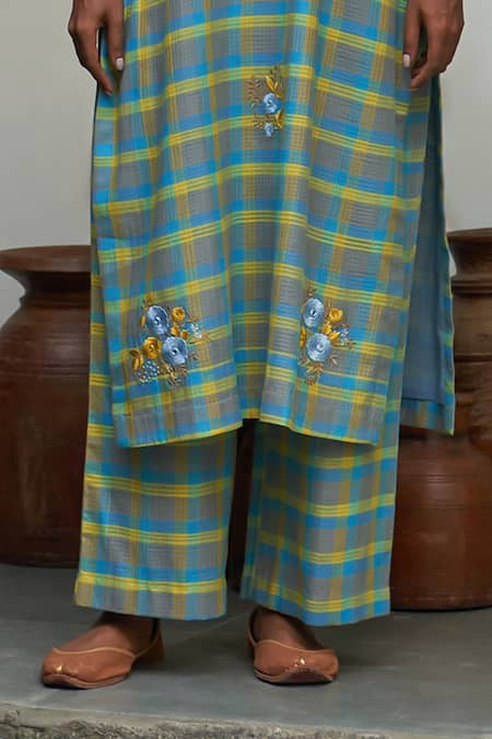 Buy Label Earthen Green Cotton, Maheshwari Embroidery Split Neela Sitara Checkered Kurta Set Online at Aza Fashions Buy_Label Earthen_Green Cotton, Maheshwari Embroidery Split Neela Sitara Checkered Kurta Set _Online_at_Aza_Fashions