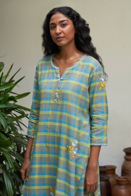 Shop Label Earthen Green Cotton, Maheshwari Embroidery Split Neela Sitara Checkered Kurta Set Online at Aza Fashions Shop_Label Earthen_Green Cotton, Maheshwari Embroidery Split Neela Sitara Checkered Kurta Set _Online_at_Aza_Fashions