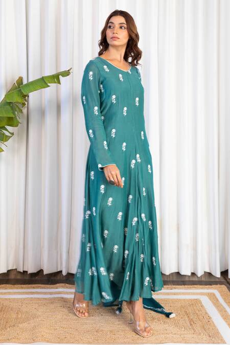 Kapraaaha Green Muslin Embroidery, Tassels Round Neck Flower Anarkali With Dupatta Online at Aza Fashions Kapraaaha_Green Muslin Embroidery, Tassels Round Neck Flower Anarkali With Dupatta_Online_at_Aza_Fashions