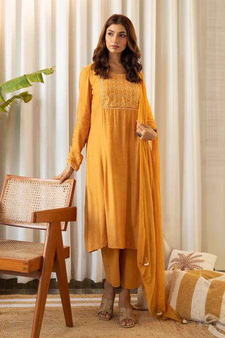 Kapraaaha_Yellow Muslin Tassels Round Neck Geometric Embroidered Yoke Kurta Set_Online_at_Aza_Fashions