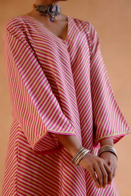 Amisha Kothari Pink Silk, Organza Zari V-neck Jamini Candy Stripe Print Kurta Pant Set at Aza Fashions Amisha Kothari_Pink Silk, Organza Zari V-neck Jamini Candy Stripe Print Kurta Pant Set _at_Aza_Fashions