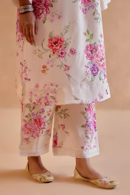 Amisha Kothari_Cream Silk Beads, Embroidery, Zari Round Neck Gopika Floral Print Kurta Pant Set _at_Aza_Fashions