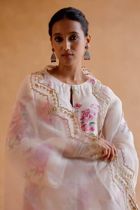 Buy_Amisha Kothari_Cream Silk Beads, Embroidery, Zari Round Neck Gopika Floral Print Kurta Pant Set 