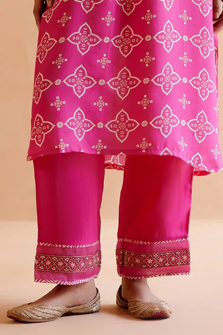 Amisha Kothari_Pink Silk Embroidery V-neck Asavari Digital Print Tunic And Pant Set _Online_at_Aza_Fashions